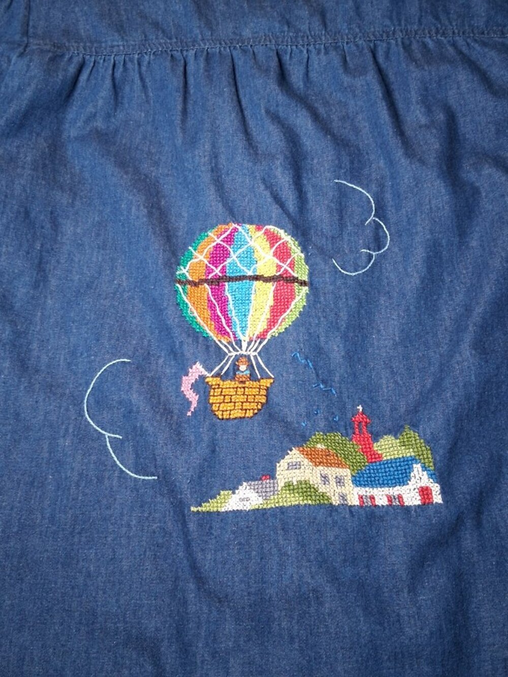 Hot Air Balloon Over Village Cross Stitch Chambray Shirt Large Blue Open Front - Picture 9 of 16